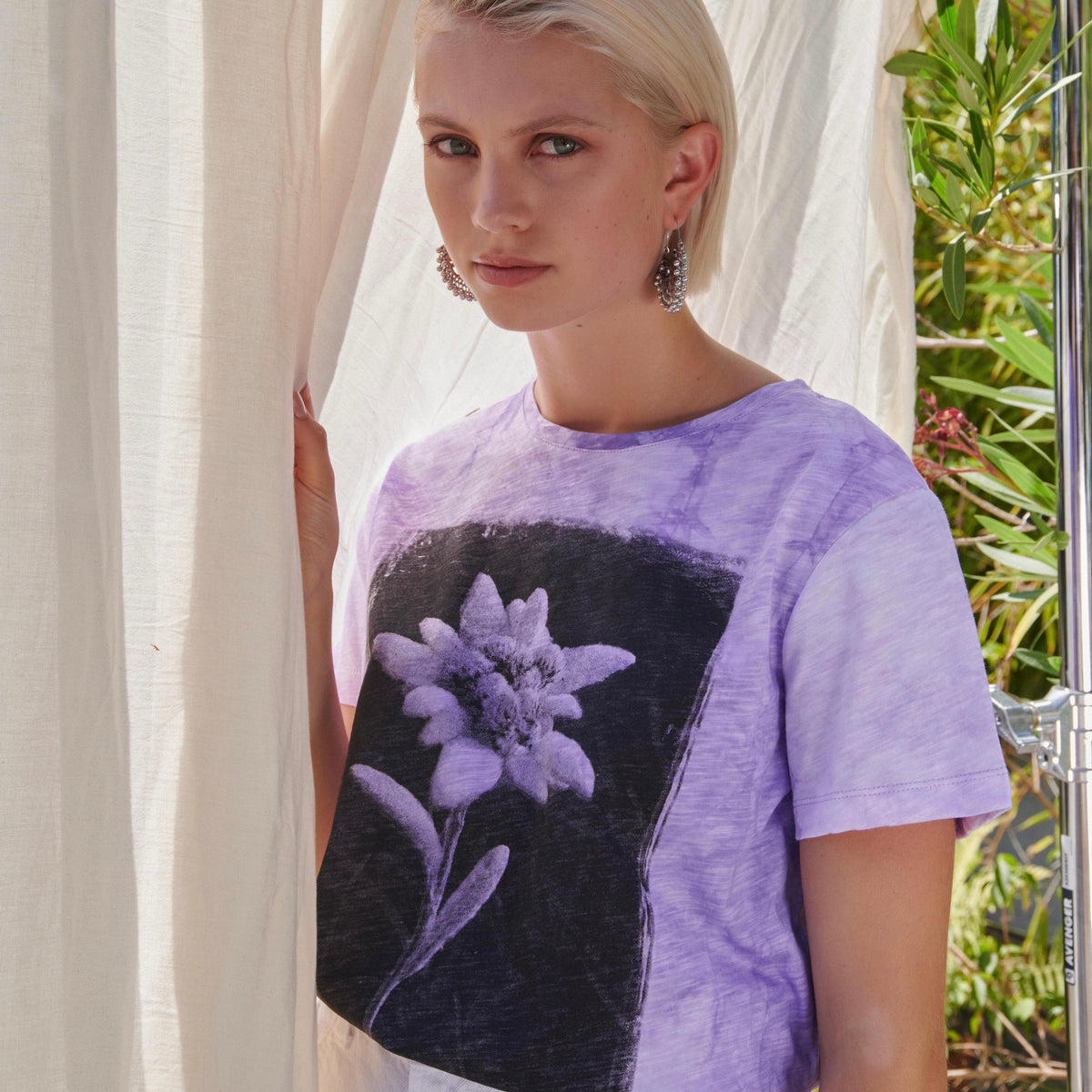 T-Shirt mit Batik-Edelweiß für Frauen